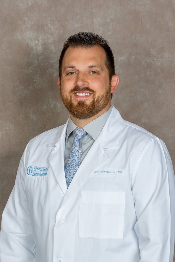 Dr. Rhett MacNeille, hip and knee replacement surgeon